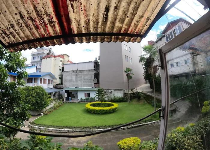 Kusum Hotel *
