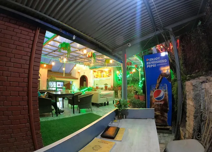 Kusum Hotel *